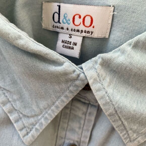 Denim & Co. Long Sleeve Lightweight Stretch Denim BigShirt Tunic, light wash, S - Picture 6 of 6